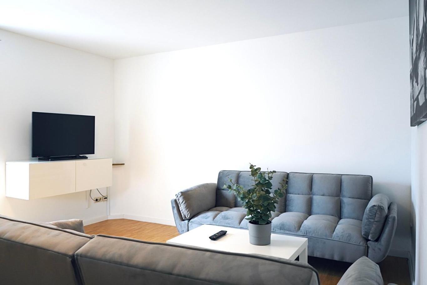 Stilvolles Apartment In Stadtnaehe-Parkplatz- 4 Personen- Balkon Wolfsburg Kültér fotó