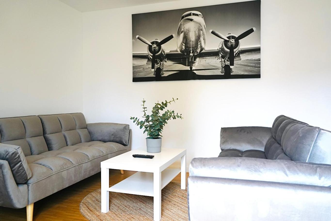 Stilvolles Apartment In Stadtnaehe-Parkplatz- 4 Personen- Balkon Wolfsburg Kültér fotó
