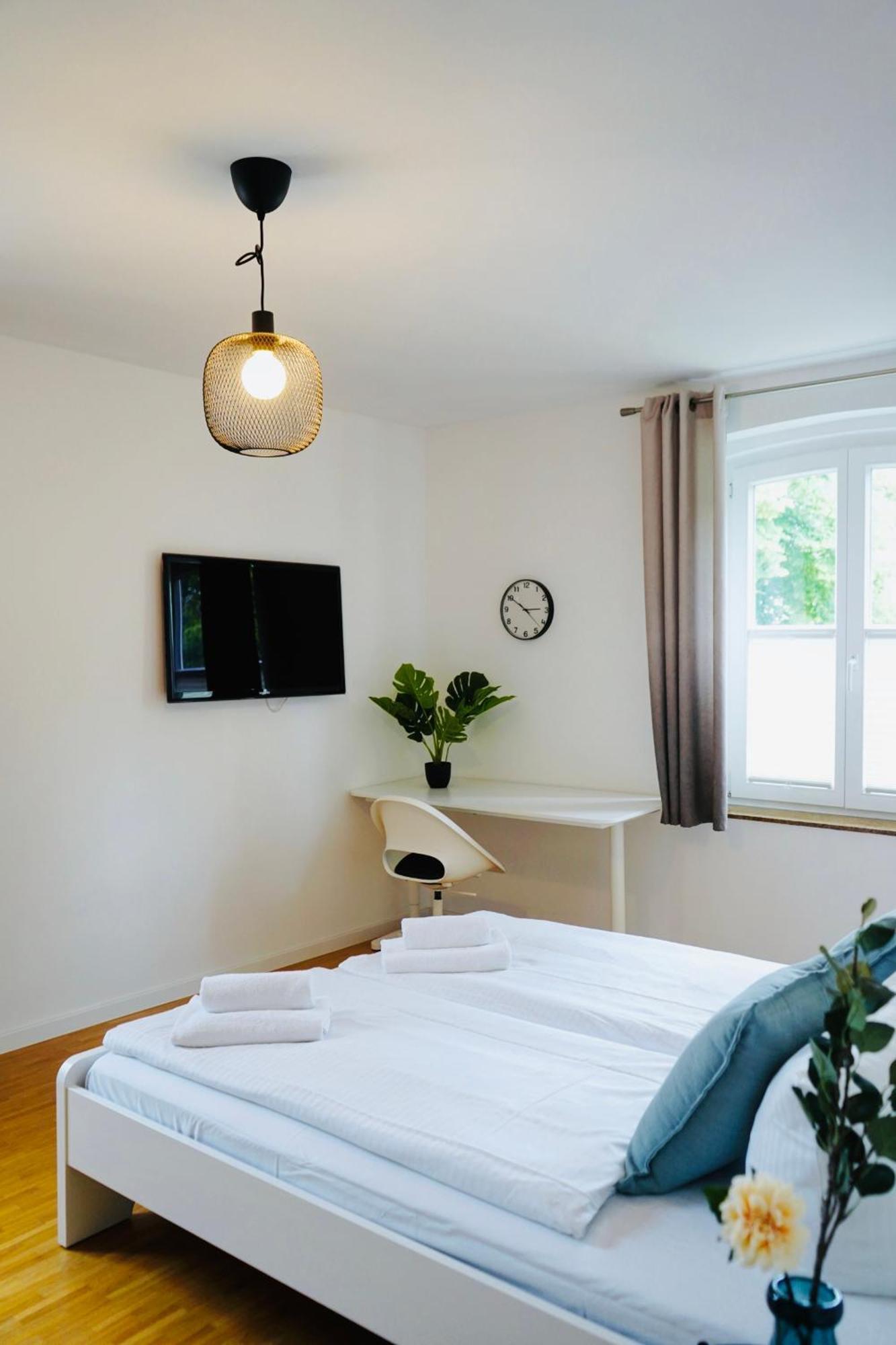 Stilvolles Apartment In Stadtnaehe-Parkplatz- 4 Personen- Balkon Wolfsburg Kültér fotó