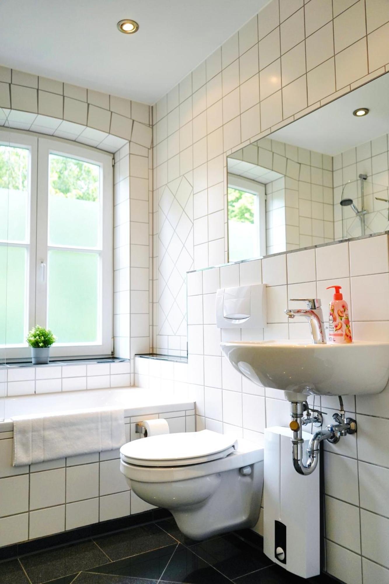 Stilvolles Apartment In Stadtnaehe-Parkplatz- 4 Personen- Balkon Wolfsburg Kültér fotó