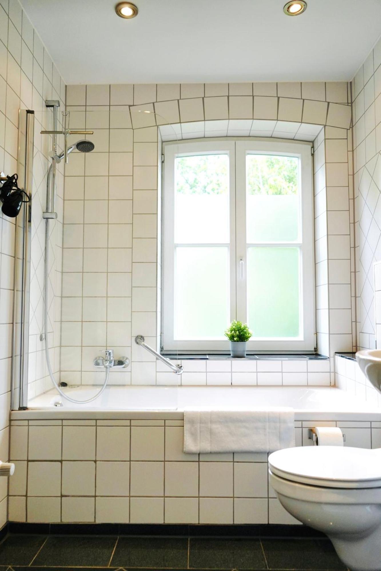 Stilvolles Apartment In Stadtnaehe-Parkplatz- 4 Personen- Balkon Wolfsburg Kültér fotó